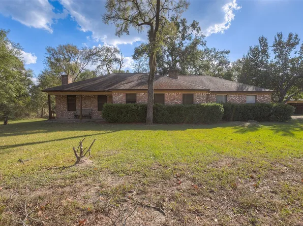 88 Wood Lodge Dr, Huntsville, TX 77320