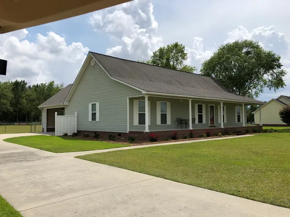 137 China Berry Ln, Moultrie, GA 31788