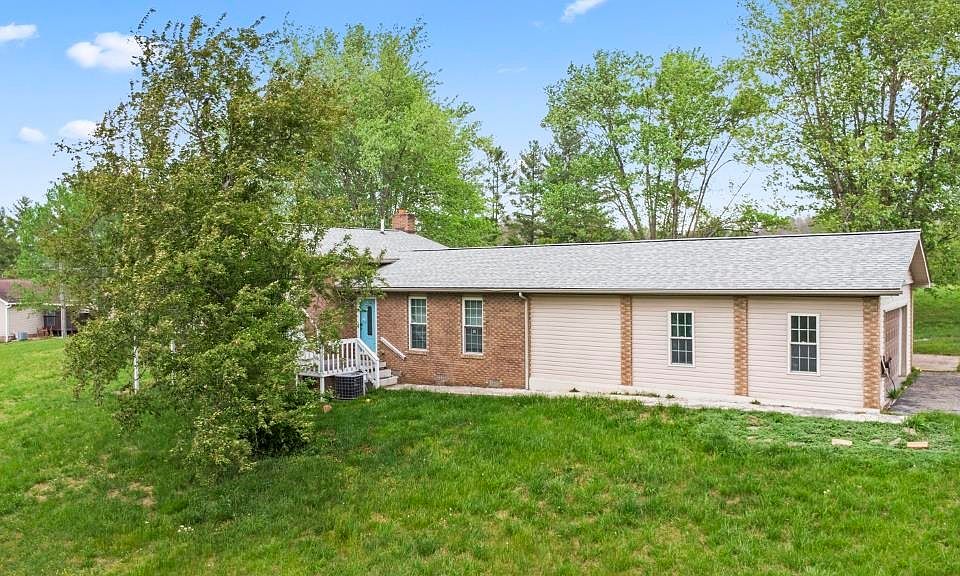 1st image of 48 Crestview Dr