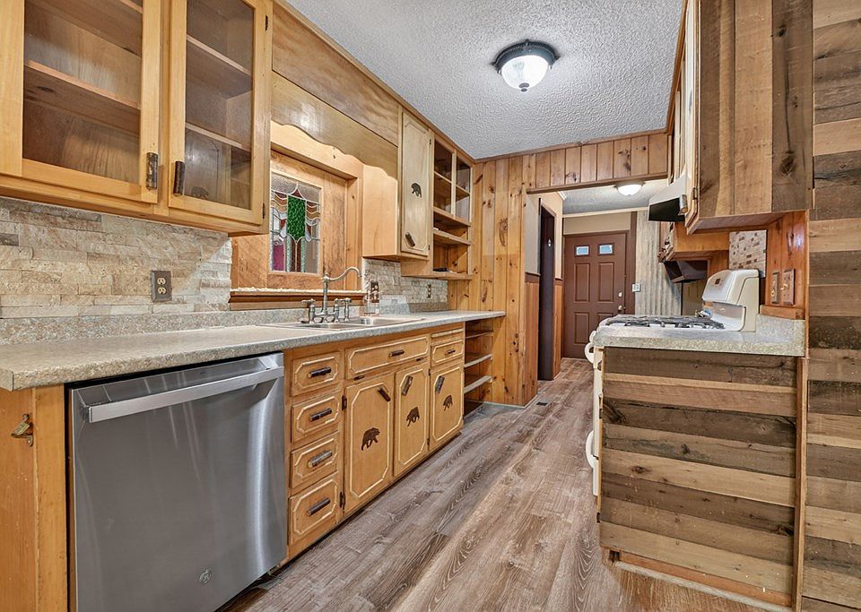 43rd image of 111 Candlewood Ln