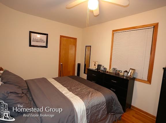 3rd image of 1527 W School St #1north