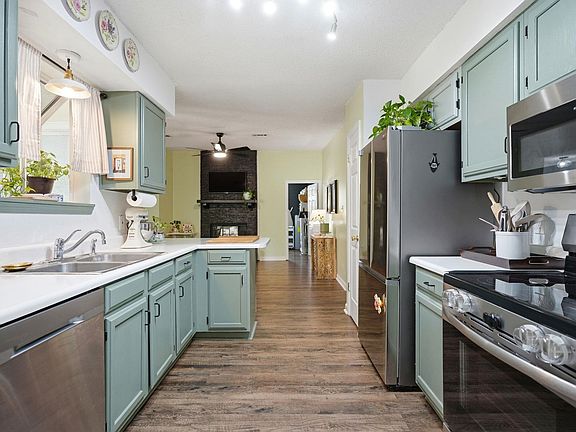 2nd image of 6704 Hill Gail Trl