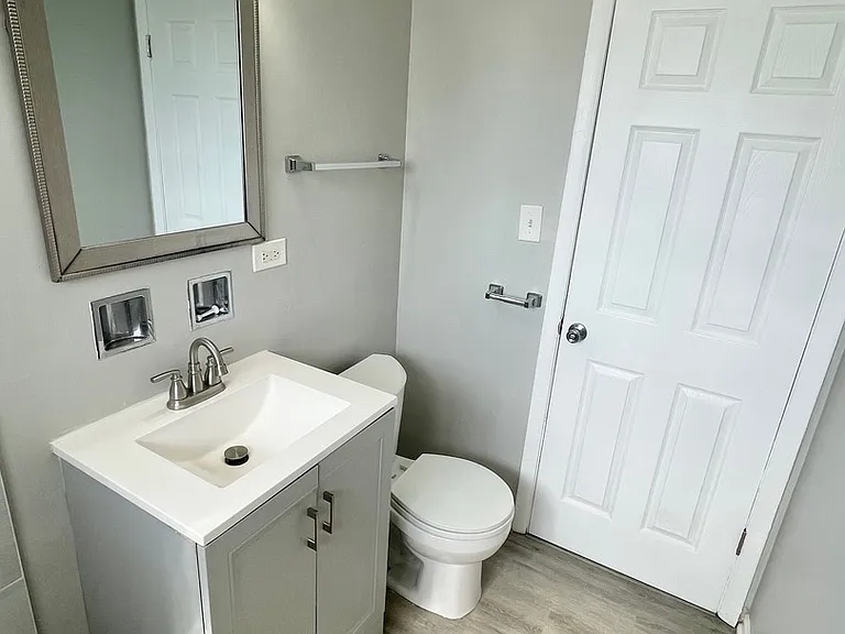 1721 E Roosevelt Rd #4 — Photo 13