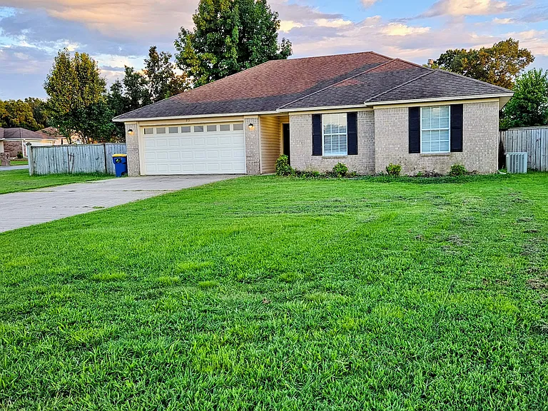 25 Azalea Dr — Photo 1