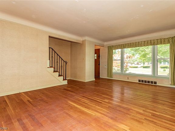 4th image of 361 Halle Dr
