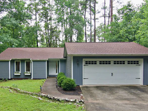1279 Coneross Point Dr, Seneca, SC 29678