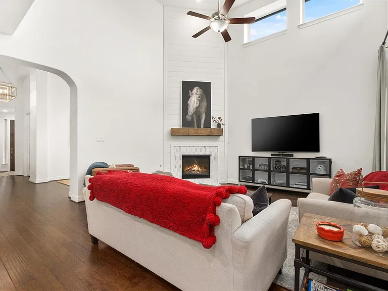 27121 Holtwood Grove Rd — Photo 3