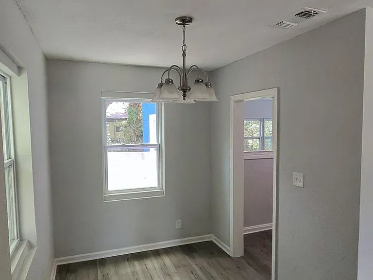 1080 W 13th St — Photo 2