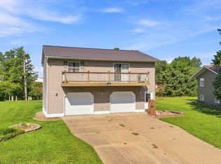 614 Aspen Dr, Wapello, IA 52653