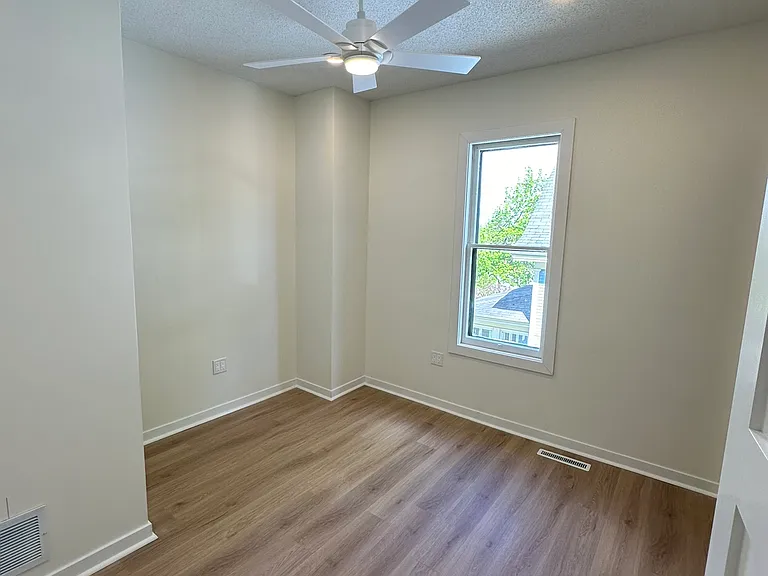 152 Winifred St W #2 — Photo 6