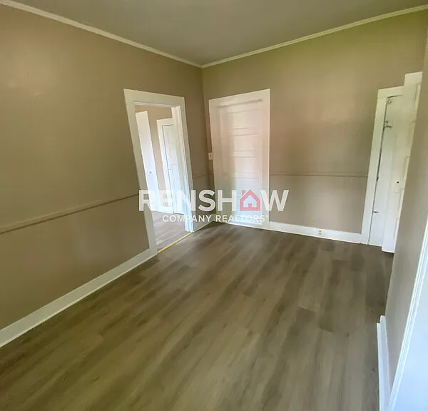 109 Church St S #B — Photo 7