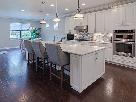 2nd image of 628 SE Monteiro Drive