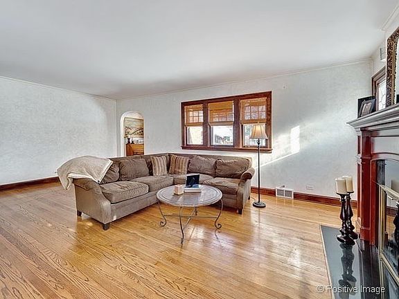 3rd image of 928 S Ashland Ave