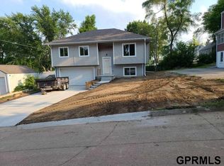 6617 Grant St, Omaha, NE 68104