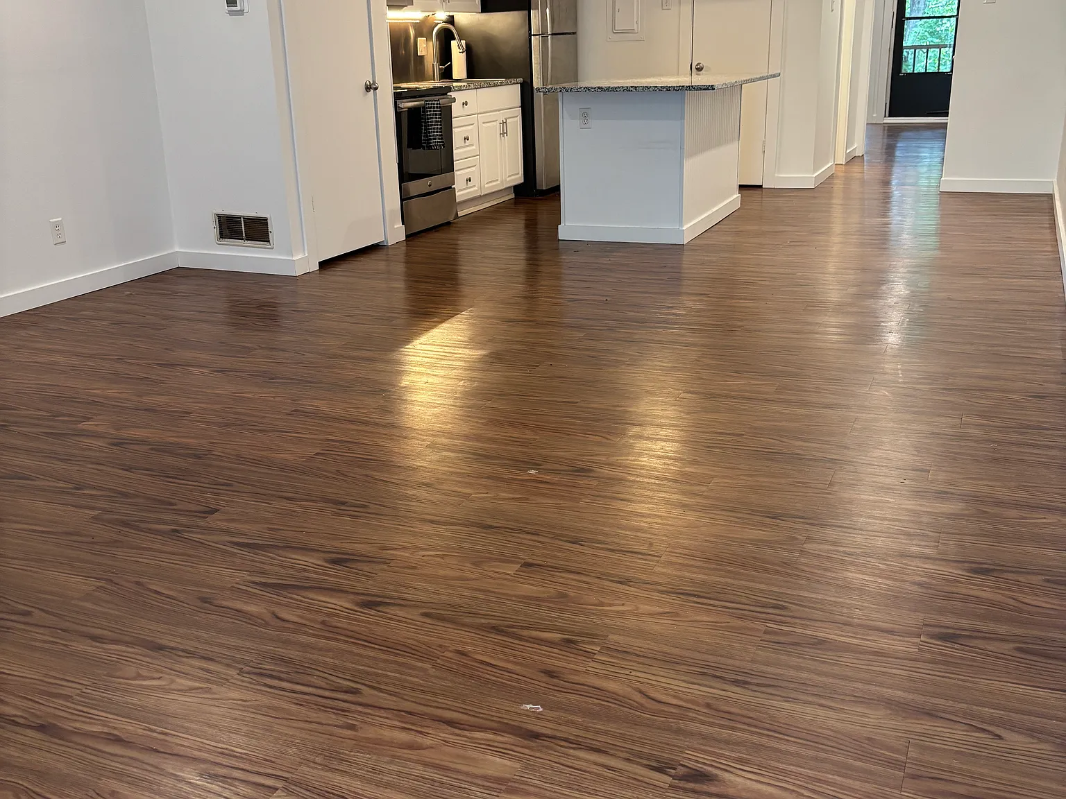 1 bed, 1000 sqft, $2,200 — Photo 3