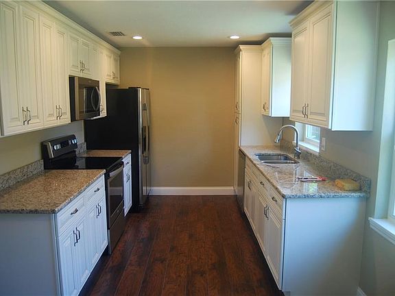 4th image of 1821 S Lincoln Ave