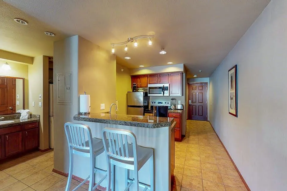 322 W Woodin Ave — Photo 4