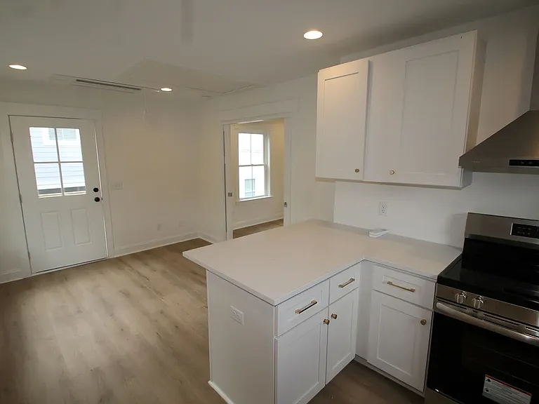 824 E Anderson St #B — Photo 6