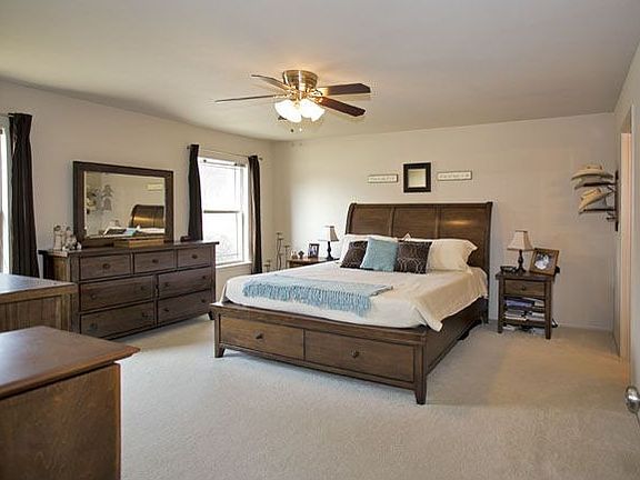 5th image of 320 Crownhill Dr