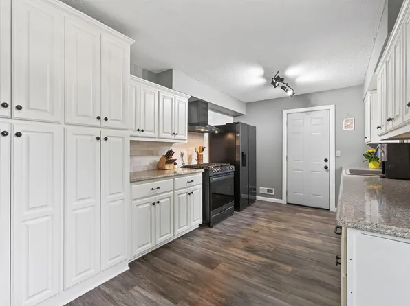 8305 69th St S, Cottage Grove, MN 55016