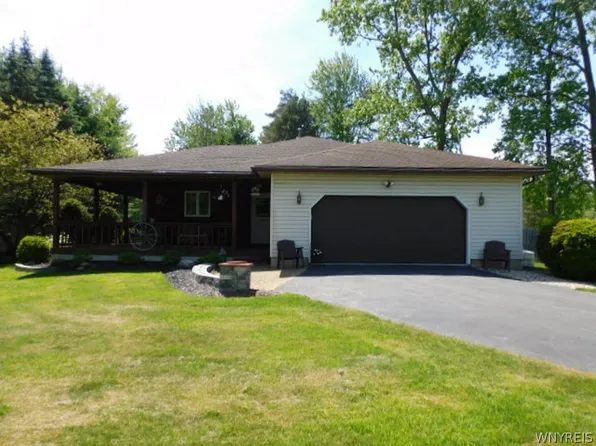 6986 Minnick Rd, Lockport, NY 14094