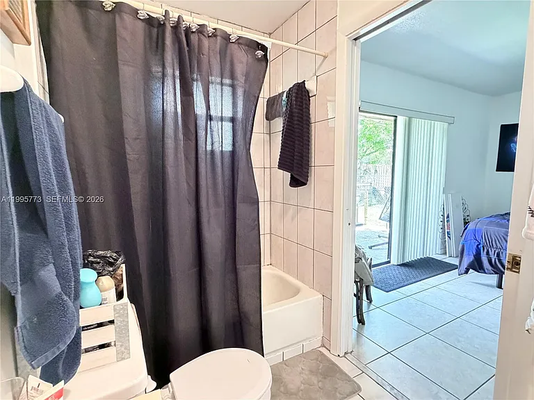 954 NW 14th St — Photo 5