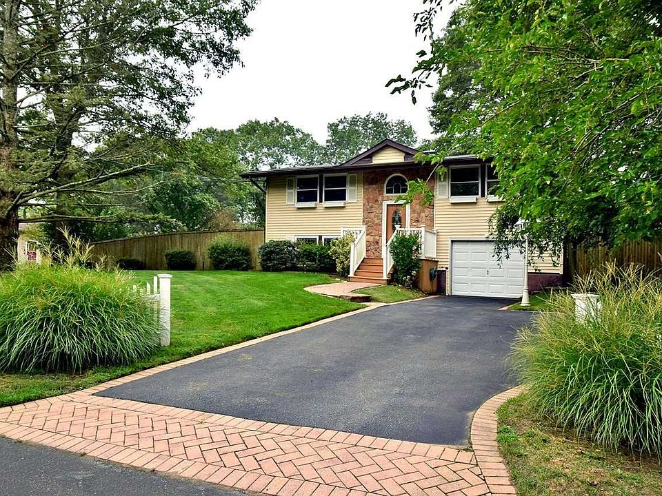 1st image of 10 Longhorn Ln