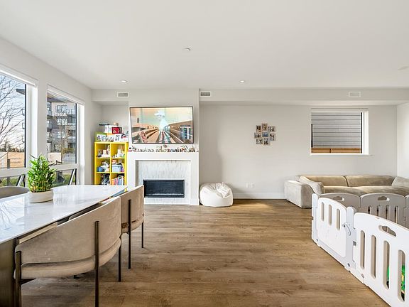 3rd image of 4762 Spruce Way