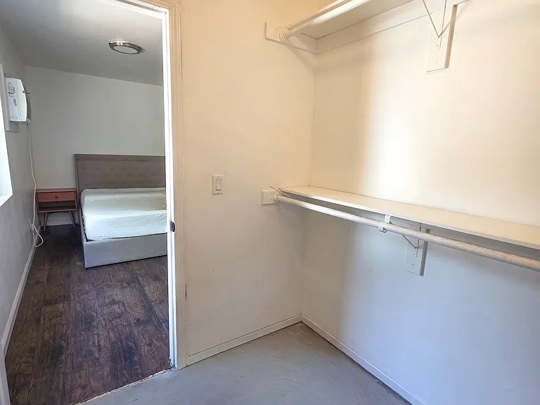 13784 Herrick Ave #B — Photo 10