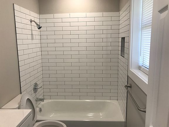 5th image of 1924 Oak Hill Cir