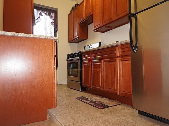 2nd image of 423 11th St #1STFL