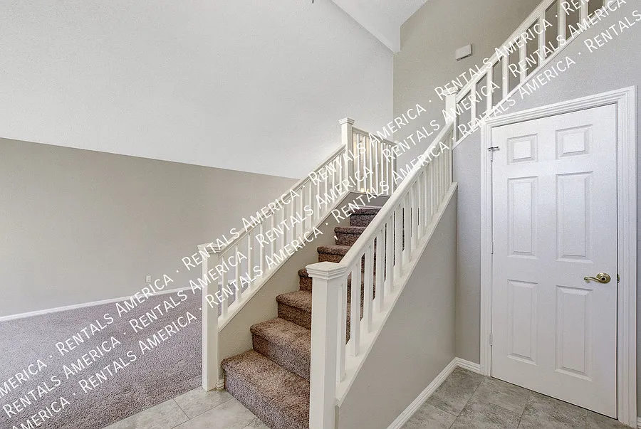 Beautiful Pool Home In Green Valley!! — Photo 2