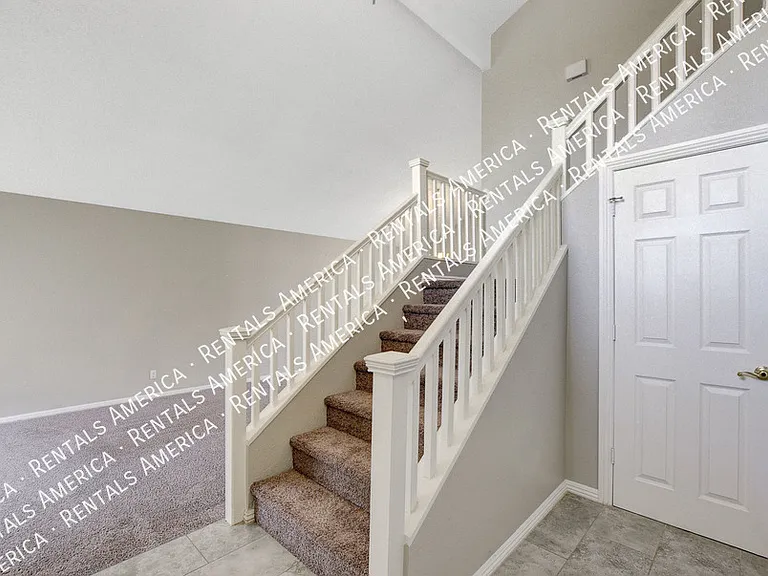319 Simon Bolivar Dr — Photo 2
