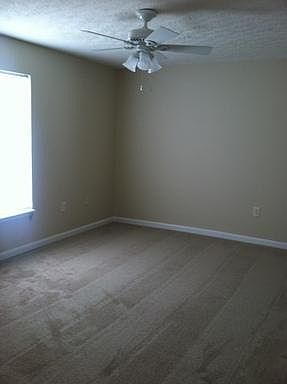 3rd image of 230 Highland Blvd APT 4