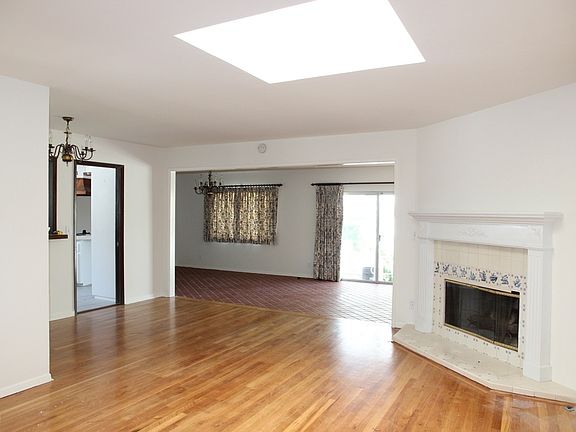 2nd image of 6928 Woodlake Ave