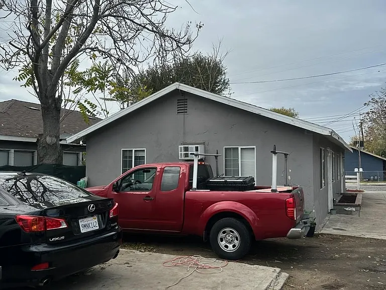 1063 N Pershing Ave — Photo 8