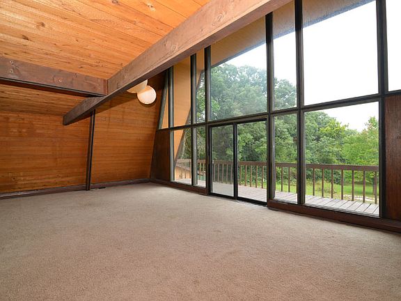 4th image of N11W27909 White Oak Ct