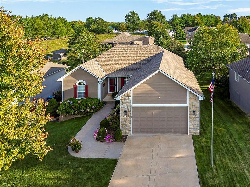 1st image of 809 NW Poplar Ct