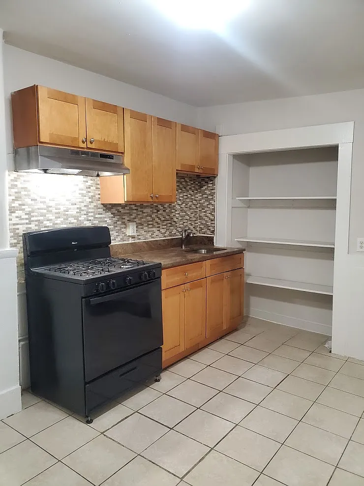 4 bed, 1.0 bath, 1000 sqft, $3,450 — Photo 2