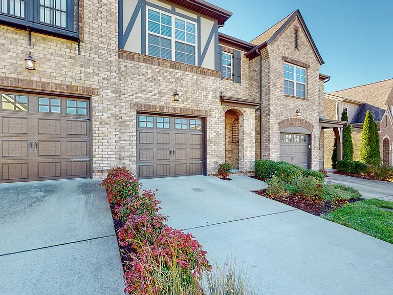 2093 Newark Ln — Photo 31