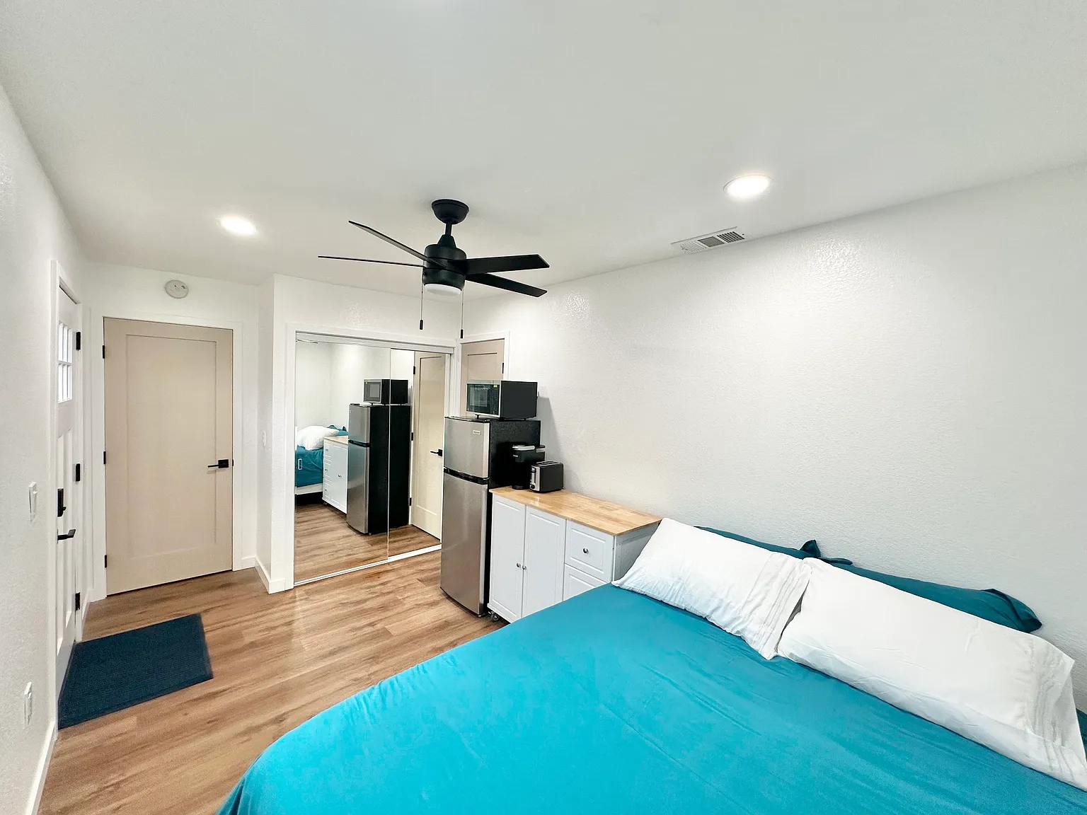 Studio, 300 sqft, $1,450 — Photo 3