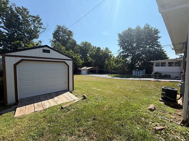 735 Eden Ct — Photo 15