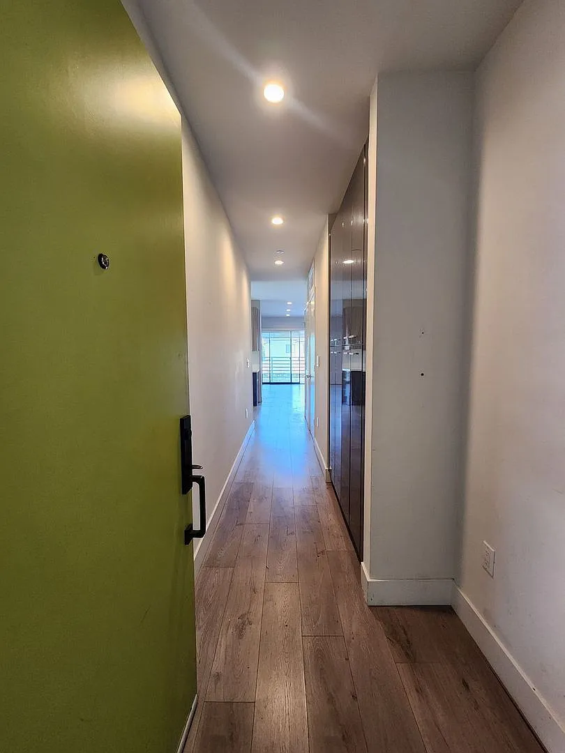 2 bed, 2.0 bath, 1200 sqft, $3,895 — Photo 2