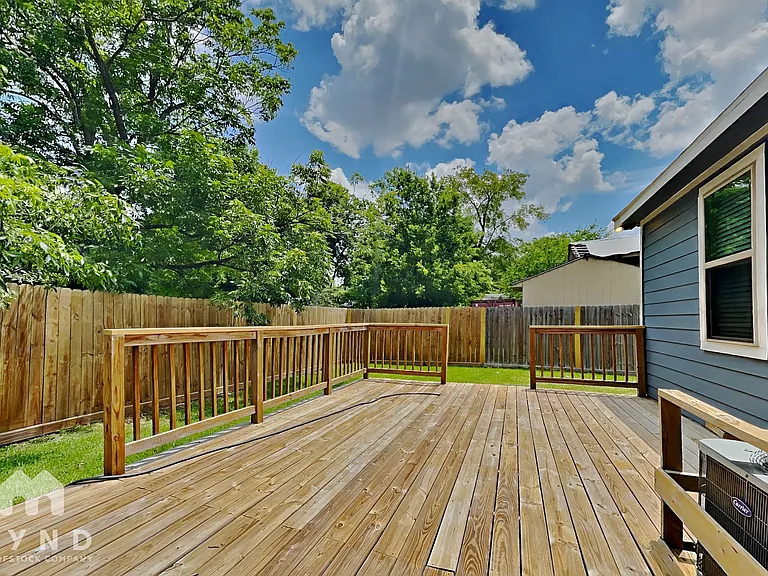 7813 Hanna St — Photo 15