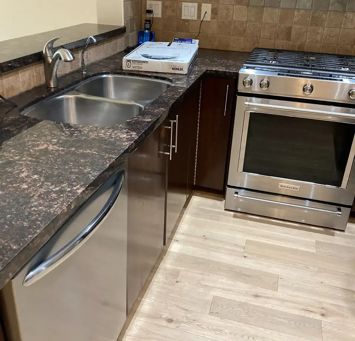 2 bed, 1000 sqft, $4,400 — Photo 4