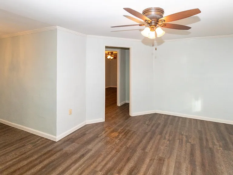 2717 Cherokee Ave — Photo 7