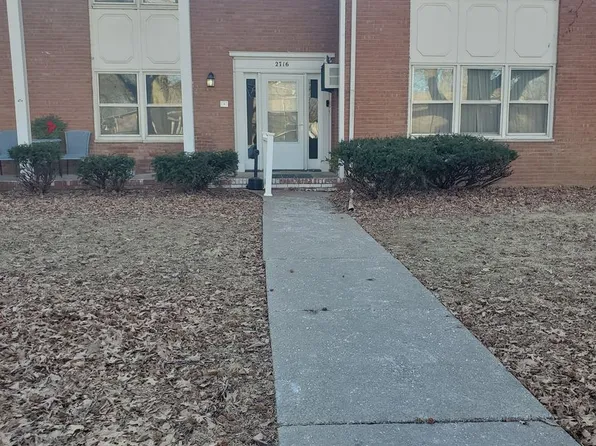 Carriage Place Apartments, 2716 34th St #6, Rock Island, IL 61201