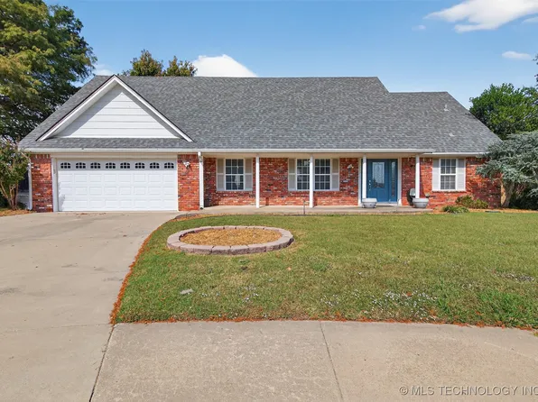 9809 E 37th Ct, Tulsa, OK 74146