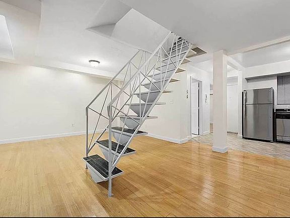 3rd image of 224 E 48th St APT 1