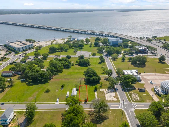 124 Cedar St, Biloxi, MS 39530